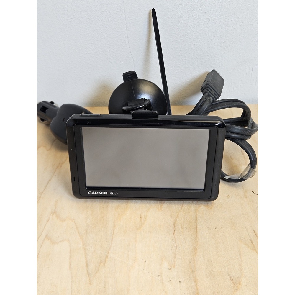 Garmin nuvi 1390 GPS Navigator 4.3" Bluetooth w/ Mount Car Charger Bundle